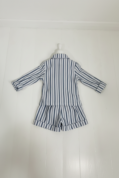Ensemble bord de mer garçon sur mannequin sans tête fond blanc - MAISON BRUNE