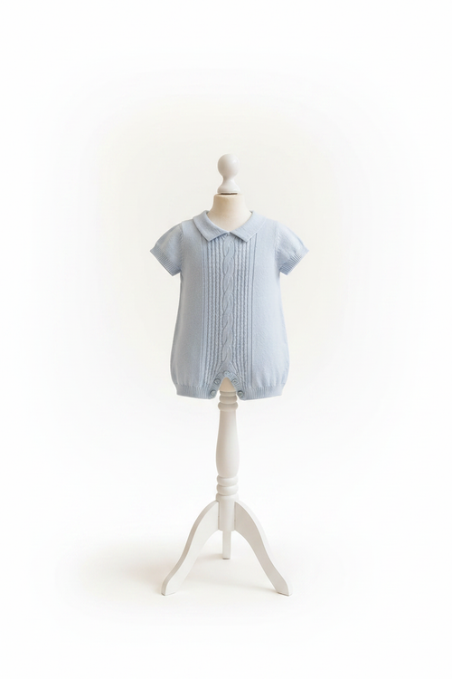 Barboteuse Garçon Bleu Ciel sur mannequin sans tête fond blanc - MAISON BRUNE
