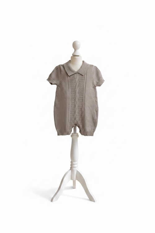 Barboteuse Garçon Taupe sur mannequin blanc fond blanc - MAISON BRUNE